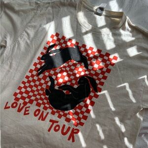 Harry Styles Love on Tour Shirt (2/2)